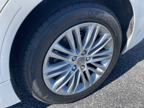 Used 2014 Lexus ES 350 w/ Luxury Package FWD image 9