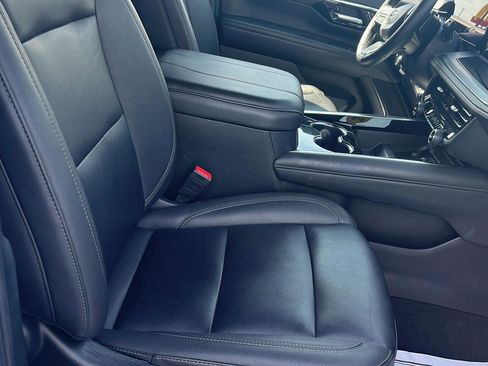 Used 2025 Chevrolet Tahoe Z71 image 30