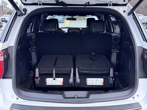 Used 2018 Ford Explorer XLT w/ Equipment Group 202A image 15