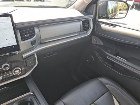 Certified 2024 Ford Expedition XLT image 19