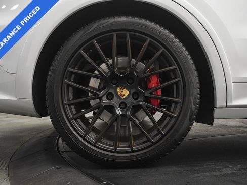 Used 2023 Porsche Cayenne GTS image 33