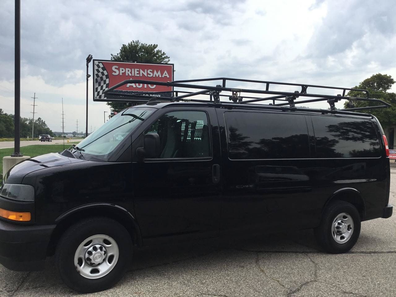 Used 2020 Chevrolet Express 2500 w/ Communications Package RWD image 10