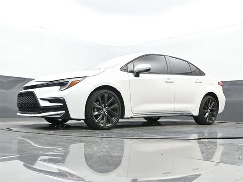 Used 2024 Toyota Corolla SE image 12