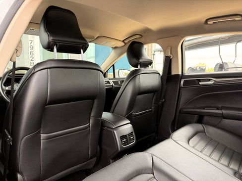 Used 2018 Ford Fusion SE w/ Equipment Group 602A FWD image 15