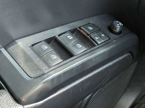 Used 2020 Toyota Tacoma SR w/ SR Convenience Package RWD image 21