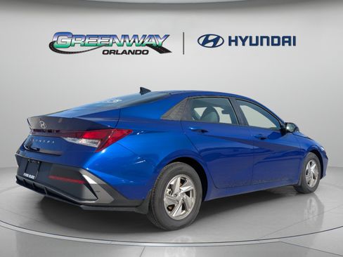 Certified 2025 Hyundai Elantra SE FWD image 18