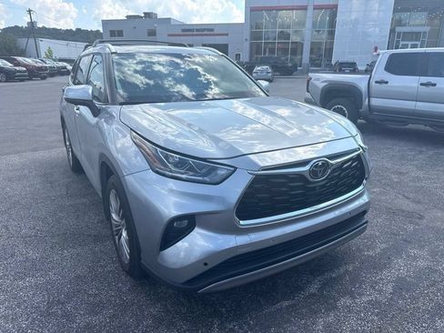 Used 2025 Toyota Highlander Platinum AWD/4WD image 4