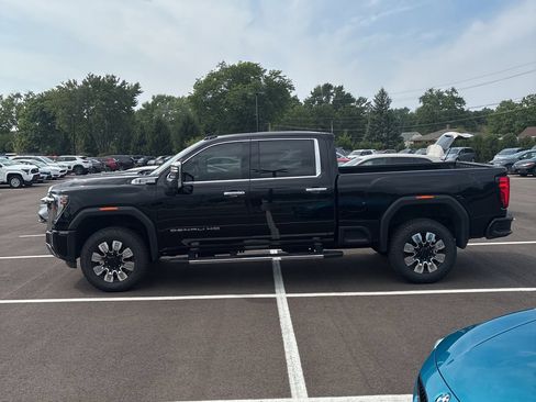 Used 2025 GMC Sierra 2500 Denali w/ Snow Plow Prep/Camper Package AWD/4WD image 3