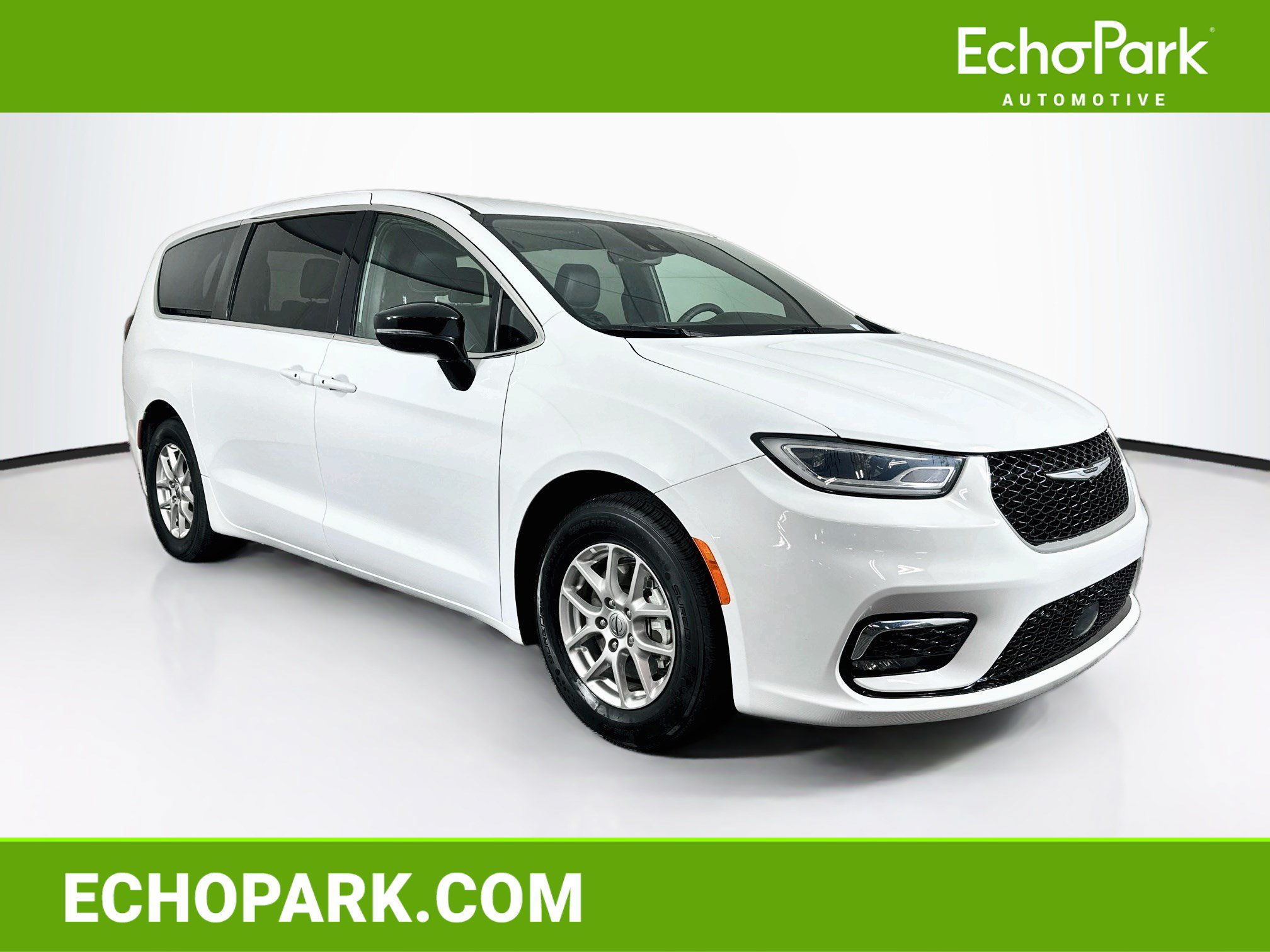 Used 2025 Chrysler Pacifica Select FWD image 1