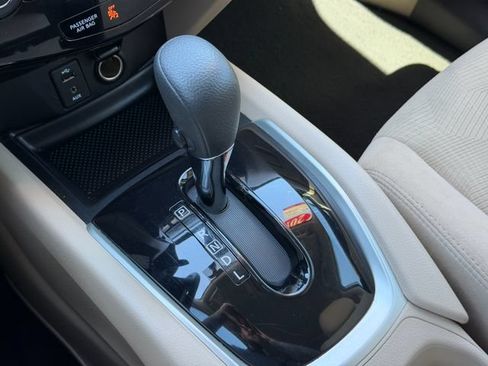 Used 2016 Nissan Rogue S FWD image 12