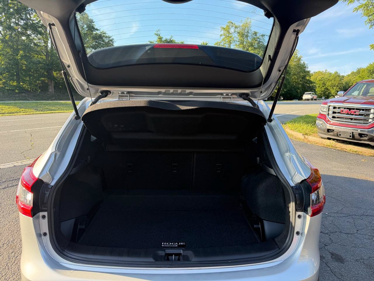 Used 2022 Nissan Rogue Sport S AWD/4WD image 23