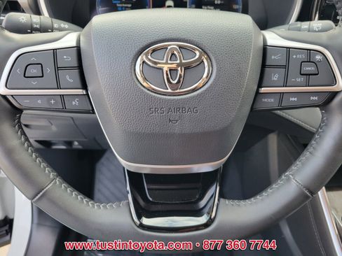 Used 2023 Toyota Highlander Limited FWD image 20