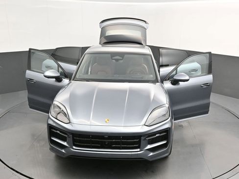 New 2026 Porsche Cayenne GTS image 43