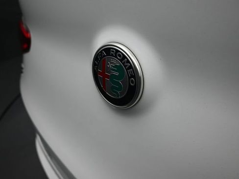 Used 2022 Alfa Romeo Stelvio Veloce image 47