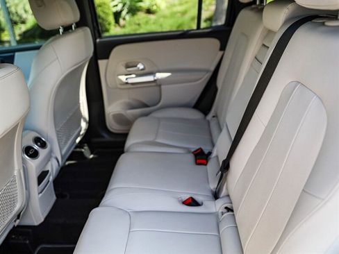 Used 2023 Mercedes-Benz GLB 250 image 20
