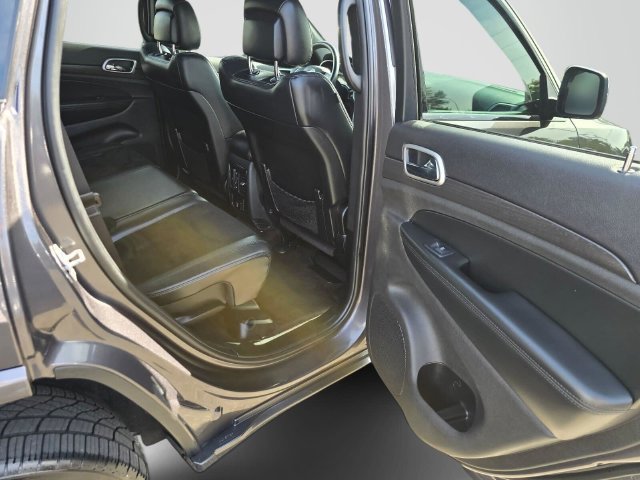 Used 2018 Jeep Grand Cherokee Altitude AWD/4WD image 13