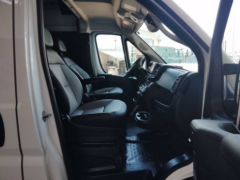 Used 2025 RAM ProMaster 2500 w/ Convenience Group FWD image 12