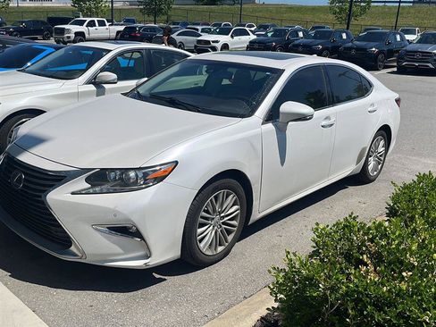 Used 2017 Lexus ES 350 w/ Premium Package FWD image 3