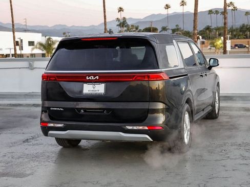 Used 2024 Kia Carnival LX image 9