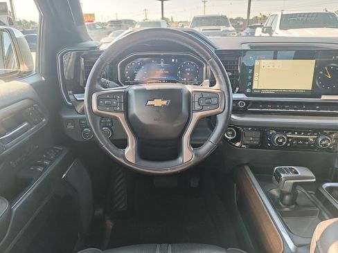 Used 2022 Chevrolet Silverado 1500 High Country AWD/4WD image 16