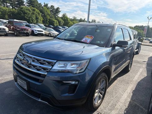 Used 2018 Ford Explorer XLT w/ Equipment Group 201A AWD/4WD image 3