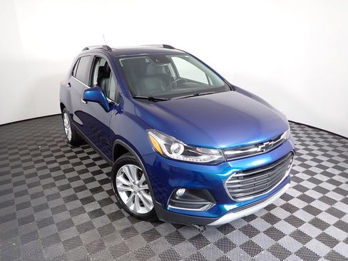 Used 2020 Chevrolet Trax Premier w/ LPO, Protection Package FWD image 11