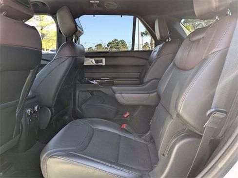 Used 2022 Ford Explorer Platinum w/ Equipment Group 601A image 15