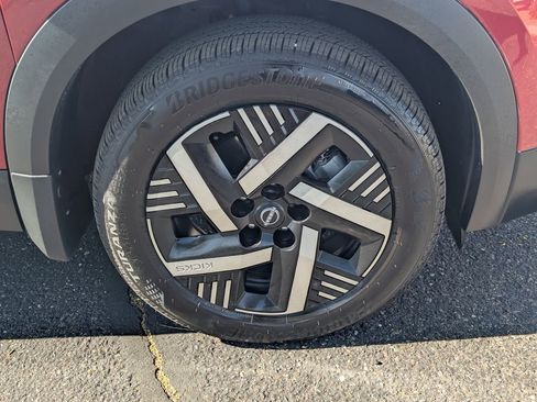 Certified 2025 Nissan Kicks SV image 10