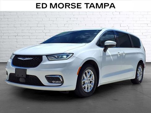 Used 2023 Chrysler Pacifica Touring-L FWD image 1