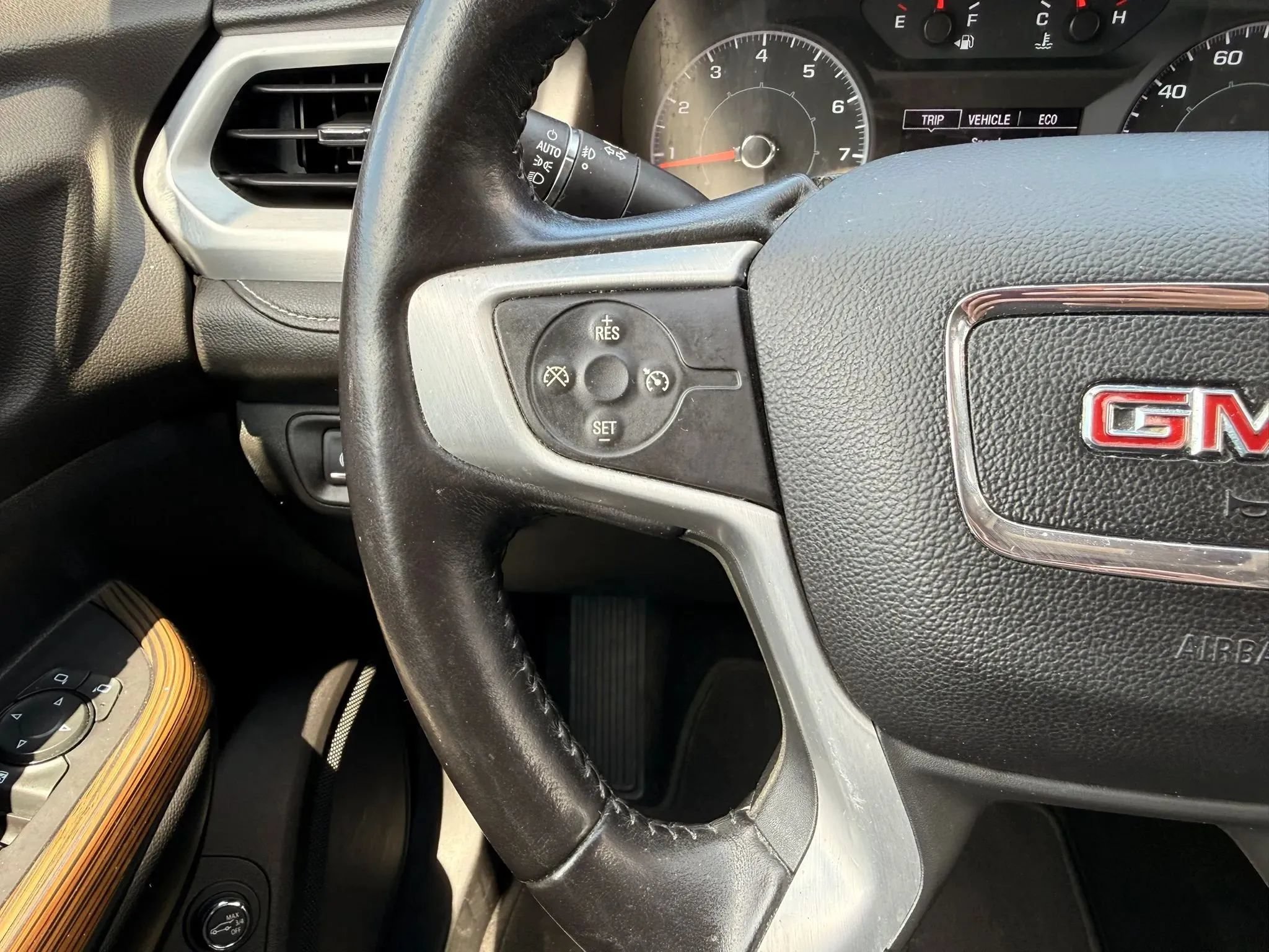 Used 2019 GMC Acadia SLE AWD/4WD image 17