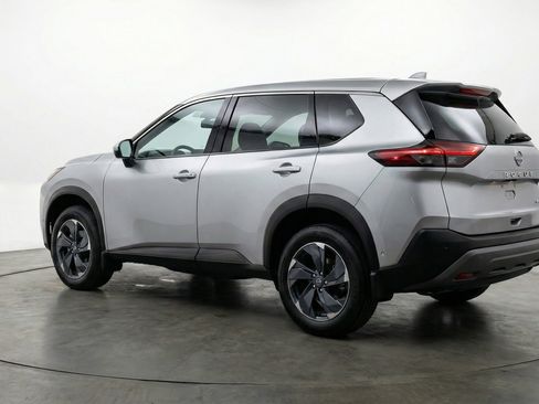 Used 2025 Nissan Rogue SV AWD/4WD image 6