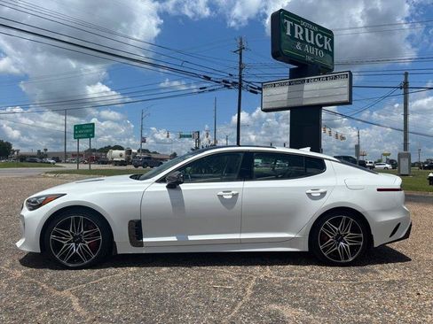 Used 2023 Kia Stinger GT2 RWD image 2
