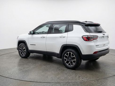 Used 2025 Jeep Compass Trailhawk image 6