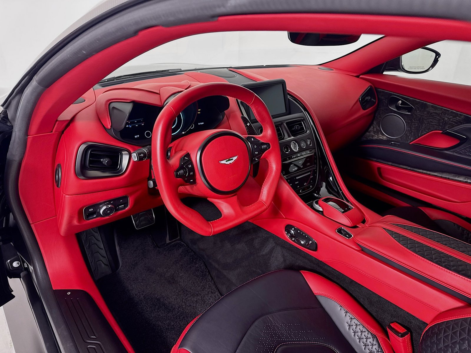 Used 2023 Aston Martin DBS Coupe RWD image 11