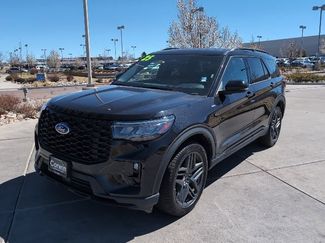 Used 2025 Ford Explorer ST-Line w/ ST-Line Street Pack AWD/4WD video 3