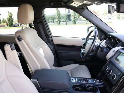 Used 2019 Land Rover Discovery SE AWD/4WD image 10