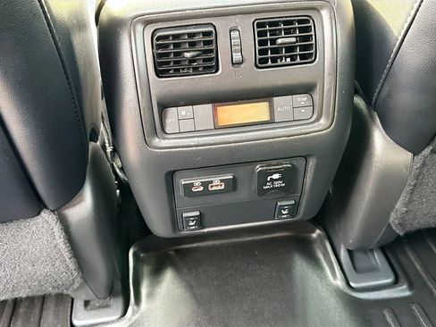 Used 2020 Nissan Pathfinder Platinum image 30