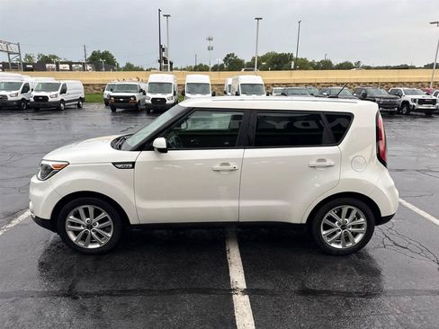 Used 2019 Kia Soul + FWD image 5