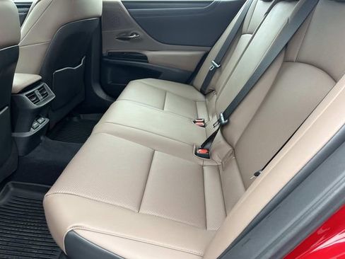 Used 2025 Lexus ES 300h w/ Premium Package FWD image 21