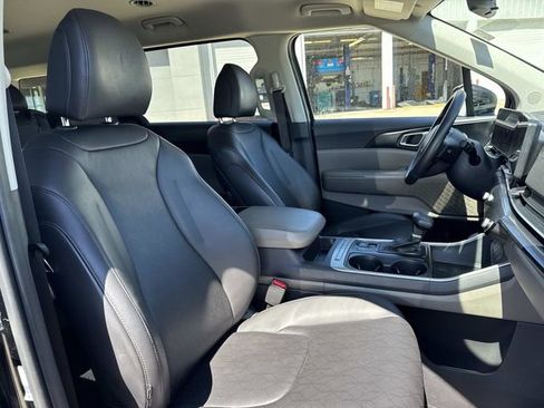 Used 2025 Kia Carnival LXS image 15