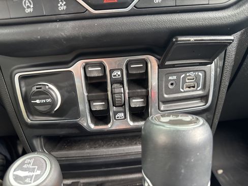 Used 2024 Jeep Wrangler Sahara w/ Technology Group image 16