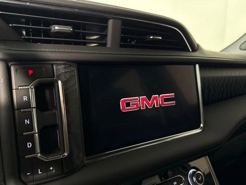 Used 2023 GMC Yukon Denali AWD/4WD image 18