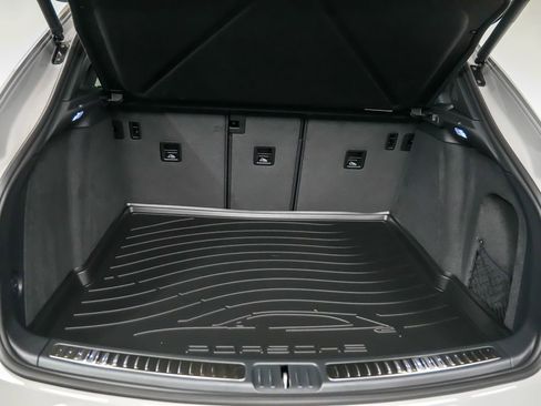 New 2026 Porsche Macan image 13
