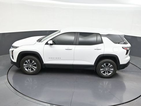 Used 2025 Chevrolet Equinox LT w/ Safety and Technology Package FWD image 17