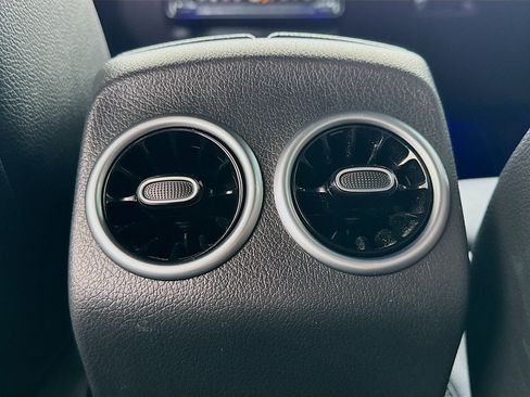 Used 2020 Mercedes-Benz GLB 250 image 16