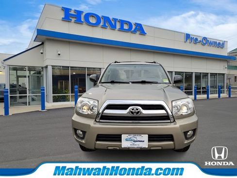 Used 2007 Toyota 4Runner SR5 AWD/4WD image 2