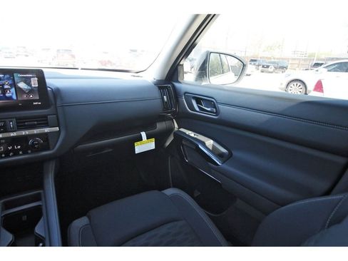 New 2026 Nissan Pathfinder S image 8