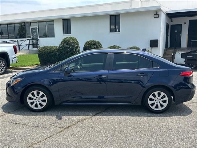Used 2025 Toyota Corolla LE FWD image 7