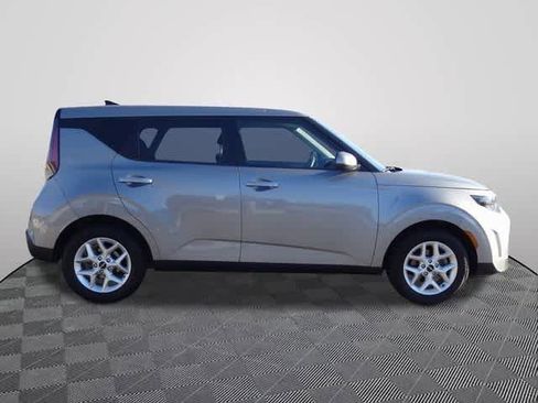 Used 2023 Kia Soul LX w/ LX Technology Package image 4