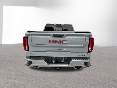 Used 2024 GMC Sierra 1500 AT4 w/ Technology Package AWD/4WD image 4